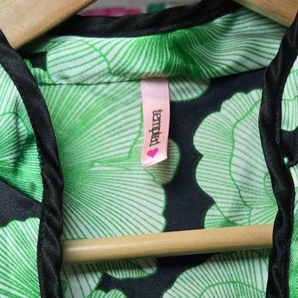 Tempted โค๏ธ Floral Wrap Top โ Silky, Chic & Flattering! - Picture 3 of 5